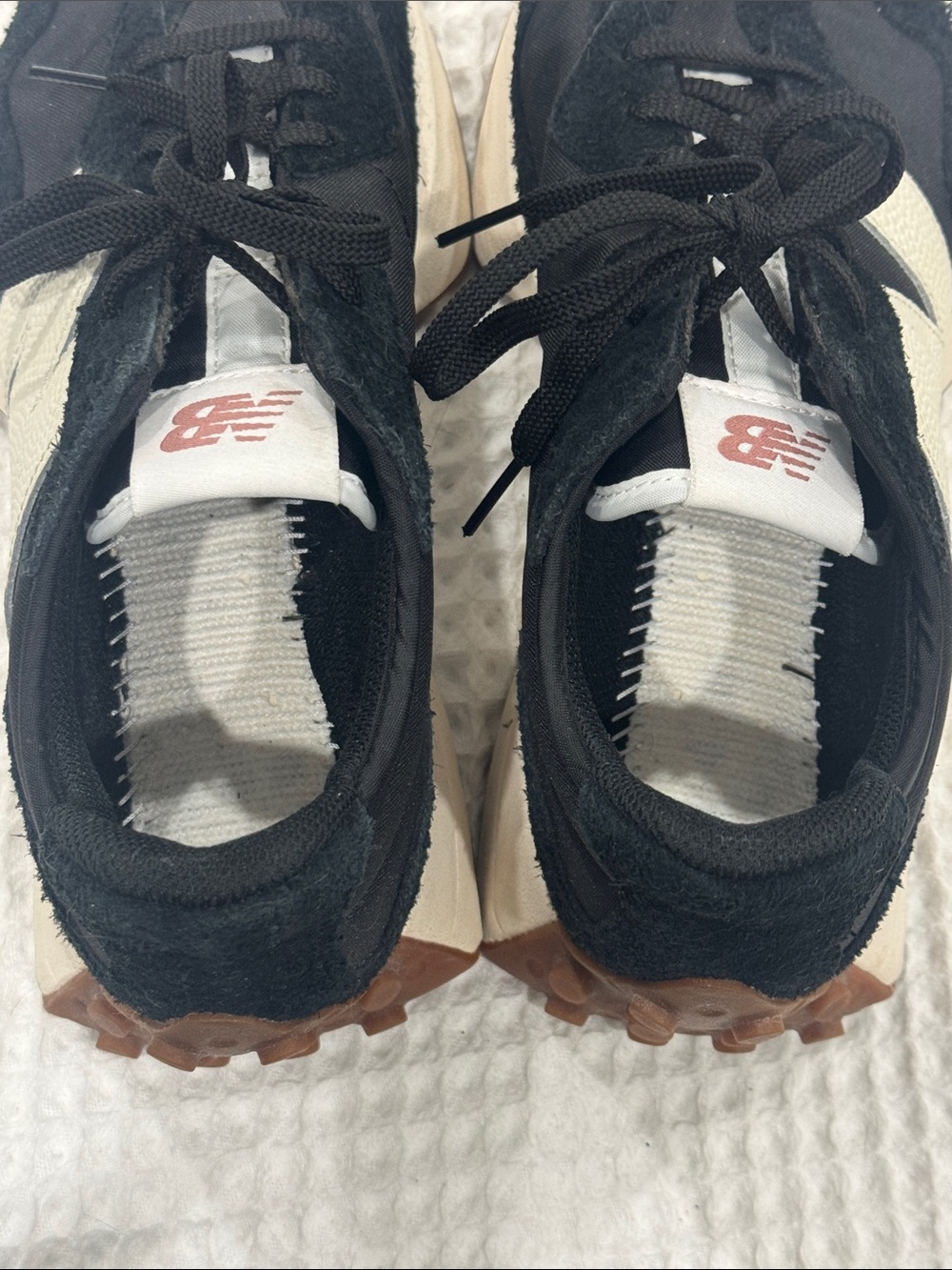 New Balance Black & Cream Retro Runner Shoes - Picture 6 of 7